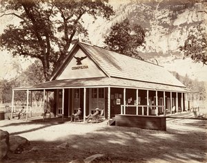 Cosmopolitan Saloon, ca. 1872, tryckt ca. 1876. av Carleton Emmons Watkins