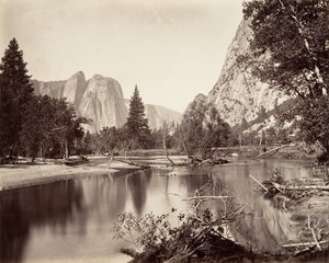 Tittar ner i Yosemite Valley, ca. 1872, tryckt ca. 1876. av Carleton Emmons Watkins