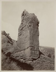 Sentinel Rock, Echo Canyon, Utah, 1873-74 av Carleton E. Watkins