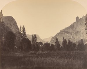 Upp i dalen, North Dome i centrum, Sentinel till vänster, 1861. av Carleton Emmons Watkins