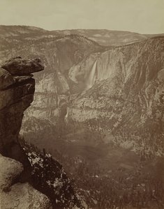 Yosemite Falls från Glacier Point, 1865-66, tryckt ca. 1875. av Carleton Emmons Watkins