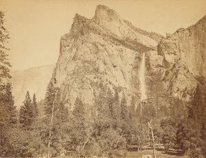 Brudslöja, 900 fot hög av Carleton Watkins