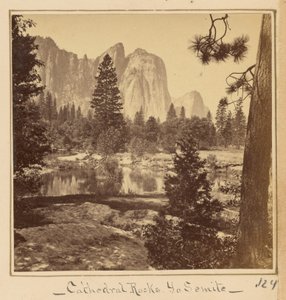Katedral-klipporna, 2600 fot av Carleton Watkins