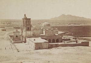 Översiktsvy över San Xavier-missionen, Arizona av Carleton Watkins