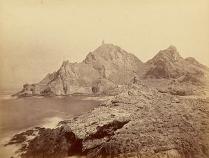 [Fyr, Farallonöarna] / [Vid Farallones] av Carleton Watkins