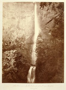 Multnomahfallen, Columbiafloden, Oregon, 2500 fot. av Carleton Watkins
