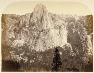 Sentinel (framifrån), 3270 fot, Yosemite av Carleton Watkins