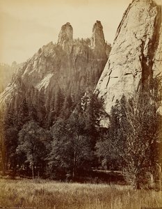 Katedralspirorna, Yosemite, Kalifornien av Carleton Watkins