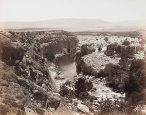 Utan titel [landskap med bäck] av Carleton Watkins