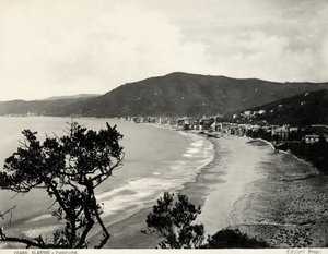 Sträcka av stranden i Alassio, ca 1890 (s/v foto)