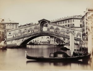Utsikt över Canal Grande med Ponte di Rialto i Venedig. 1865-1875