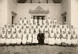 Gruppfoto av en psykiatrisk sjuksköterska under första världskriget