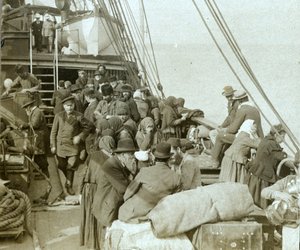Ryska pilgrimer till Jerusalem ombord på ett fartyg i Beiruts hamn av Carlton Harlow Graves
