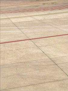 Sammansättning - Tarmac, 2019 (foto) av Cécile Jamet