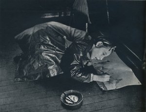 En kvarlämnad liten flicka föreställer sig vandringen till landet, 1941 av Cecil Beaton