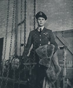 Bombplanskapten, 1941 av Cecil Beaton