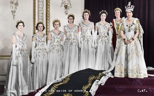 HM Drottning Elizabeth II med hennes hederspigor, The Coronation, 2 juni 1953