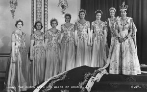 HM Drottning Elizabeth II med hennes hederspigor, The Coronation, 2 juni 1953