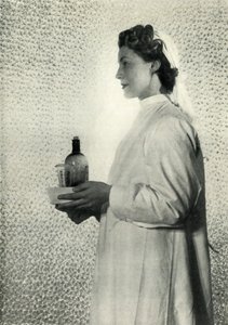 Sjuksköterska, c1943. av Cecil Beaton