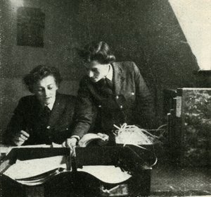 On Signals Duty, c1943. av Cecil Beaton