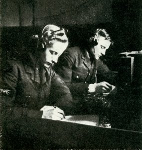 On Signals Duty, c1943. av Cecil Beaton