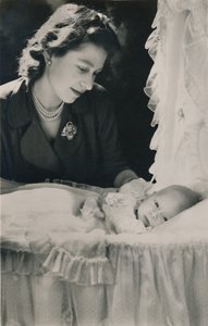 Prinsessan Elizabeth med sin spädbarn prins Charles, 1948.