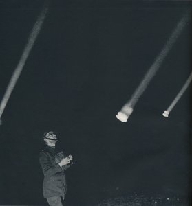 Krig..., 1941 av Cecil Beaton