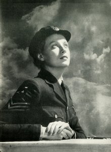 Ser på slaget, c1943. av Cecil Beaton