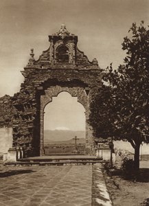 Mexiko: Ingång till atriumet i Acatepec-kyrkan (s/v foto)