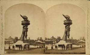 Kolossal hand och fackla "Liberty" visas på Philadelphia Centennial Exhibition, 1876