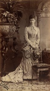 Elisabeth Fiodorovna de Russie (född Elisabeth de Hesse Darmstadt) - Porträtt av storhertiginnan Elizaveta Fyodorovna (1864-1918), prinsessan Elizabeth av Hessen och vid Rhen, av Bergamasco, Charles (Karl) (1830-1896). Albumin Photo, ca 1884. Russian State
