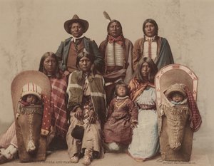 Utehövdingen Severo med familj,ca. 1885, publicerad 1899 (foto) av Charles A. Nast