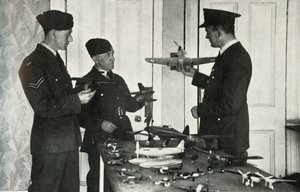 RAF-personal lärde sig att identifiera flygplan under andra världskriget, 1941. av Charles Brown