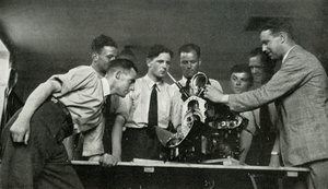 RAF-personal som fick flygmotorinstruktion, 1941.