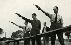 Revolverövning vid Elementary Flying Training School, 1941.