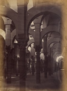 [Interiör, moskén i Cordova] av Charles Clifford