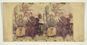Två medlemmar av den första japanska diplomatiska beskickningen i USA:  Oidentifierad medlem (L) och Tateishi Onojirō-Noriyuki, tolk under utbildning (R)
