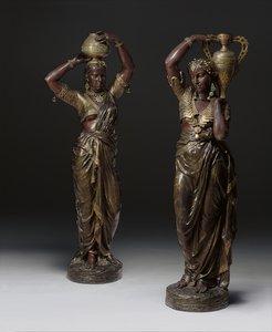 Två bronsfacklar i form av indiska kvinnor som bär vaser, 1862 -1865