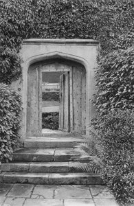 The Garden Entrance (s/v foto) av Charles Latham