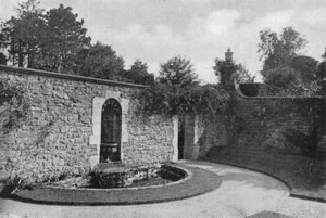 Rose Court av Charles Latham
