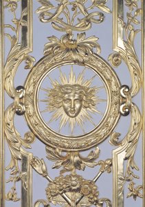 Detalj av panel som föreställer Ludvig XIV:s emblem 1638-1715 från Salon de Venus, 1668 förgyllt trä se även 192316 av Charles Le Brun