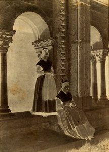 Arlesiskor i klostergången i Saint-Trophime "Arles" av Charles Nègre