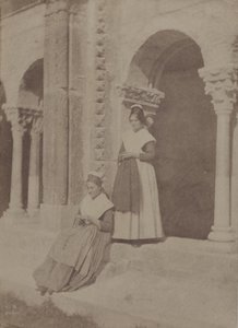 Arlésiennes i klostergången vid Saint-Trophime "Arles" av Charles Nègre