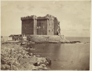 [Slottet på ön Saint-Honorat, nära Cannes / Le château de île Saint-Honorat, près de Cannes av Charles Nègre