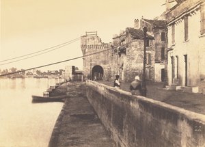 [Kastanjernas port, Arles] av Charles Nègre