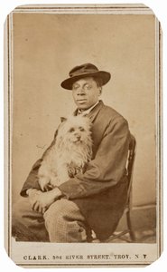 Porträtt av en man och en hund,ca. 1860 (foto) av Charles R. Clark
