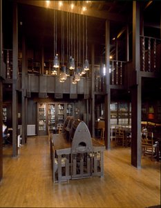 Interiörvy av läsesalen på School of Fine Arts designad av arkitekten Charles Rennie Mackintosh (1868-1928) av Charles Rennie Mackintosh