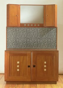 Tvättställ, ca 1917 (mahogny infälld med pärlemor och grön erinoid, med glasbakplatta) av Charles Rennie Mackintosh