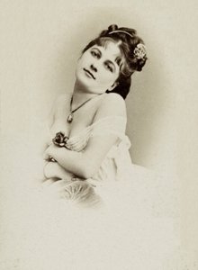 Porträtt av skådespelerskan Henriette Victoire Drouard (1851-1923). av Charles Reutlinger