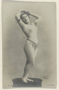 Porträtt av en lättklädd okänd dansare på ett program för en konsert, reklam för Comptoir Photographique de l